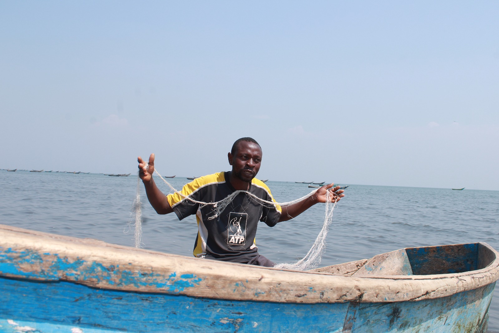 *Augustin s'inquiète de la sécurité des pêcheurs sur le lac Édouard*