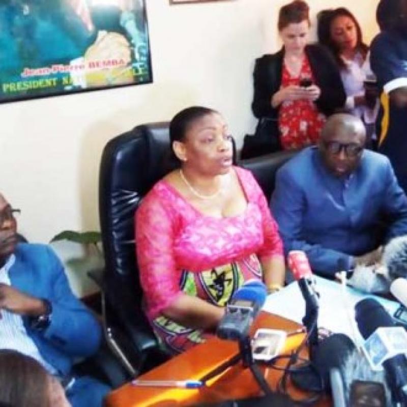 Eve-Bazaiba-recadre-Udps-Tshisekedi.jpg