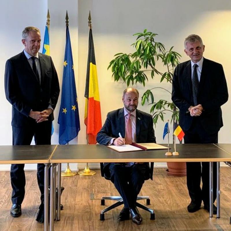 photo-signature-avenant-YPS.jpg