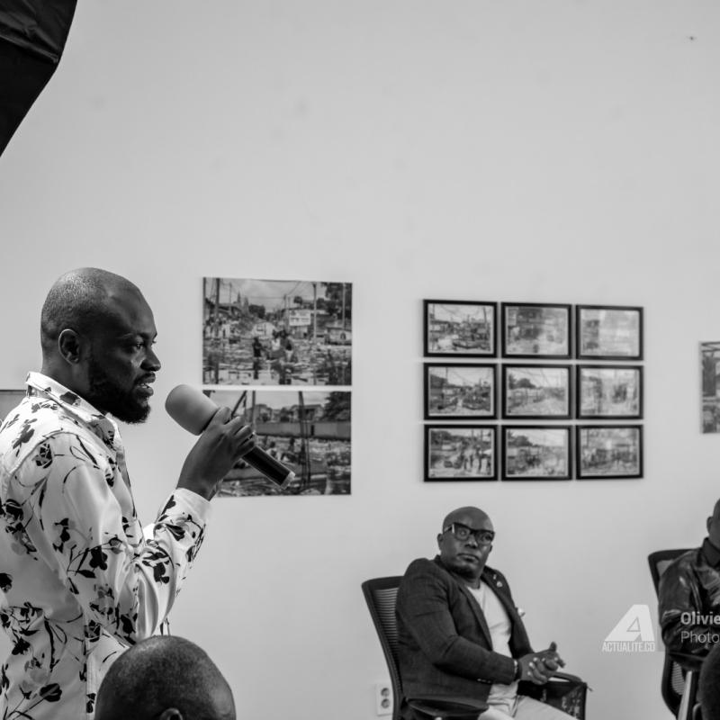 Exposition: « Urbanisation sauvage et dérèglement climatique : la crue du fleuve Congo déshabille Kinshasa »Photos Olivier Muamba, vidéos Lucien Adipenza, texte Prisca Lokale, commissaire Arsène Mpiana