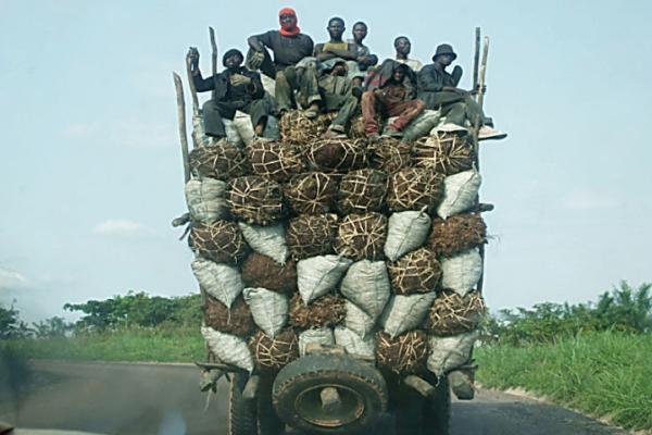 camion-sacs-braise-deborde-0803-800px.jpg